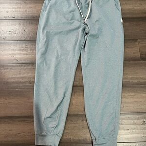 Vuori performance joggers